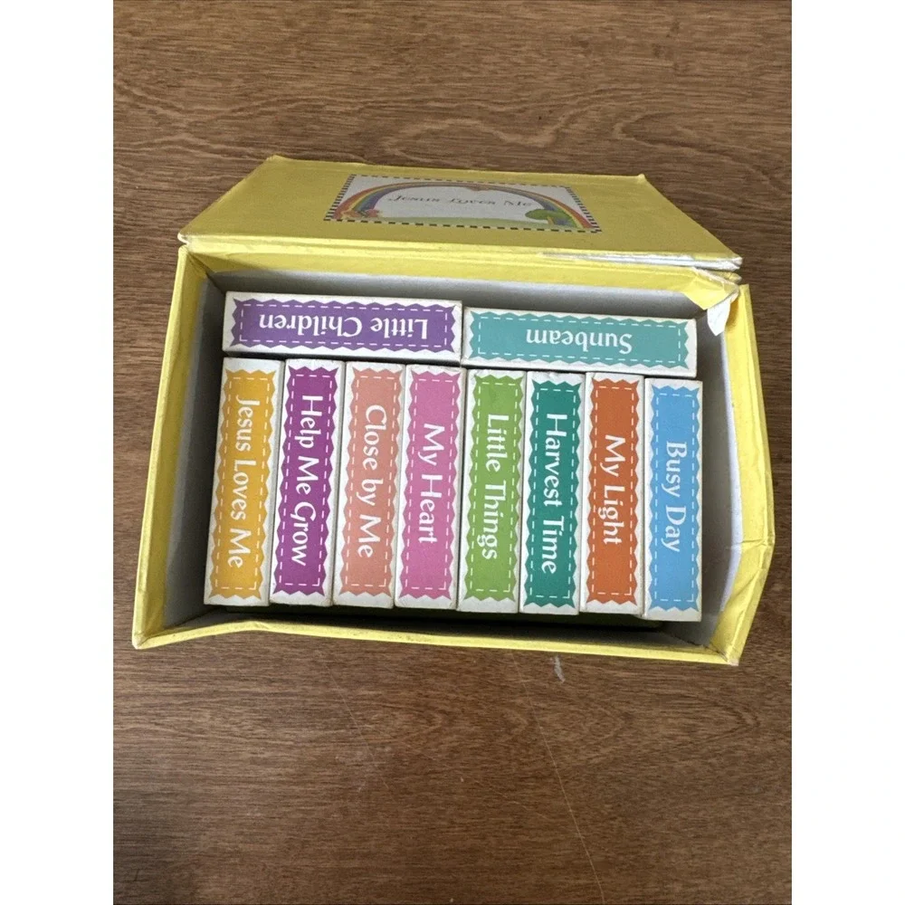 Jesus Loves Me Treasure Chest Book Box Set 10 Board Books New Seasons 1999